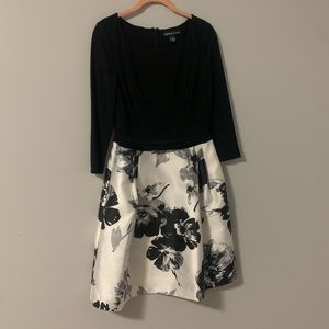 🦢Floral Long Sleeved Black and White Dress🦢